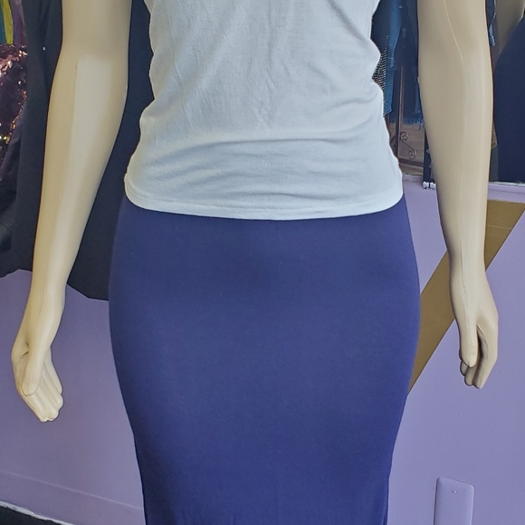 Junior maxi skirt, all $10.00 items are 2 for $15.00 or 3 for $25.00 - Picture 6 of 6